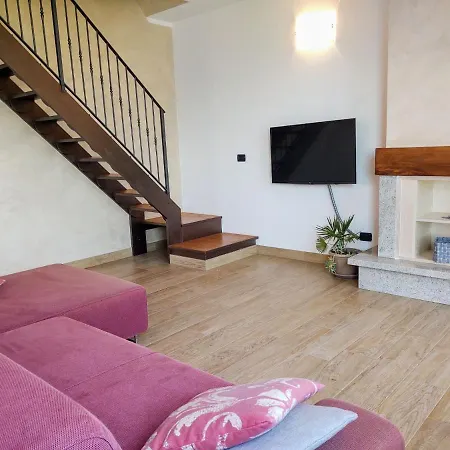 Robinia By Interhome * جيرا لاريو