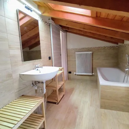 Robinia By Interhome * جيرا لاريو